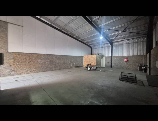 290M² WAREHOUSE FOR SALE IN APEX